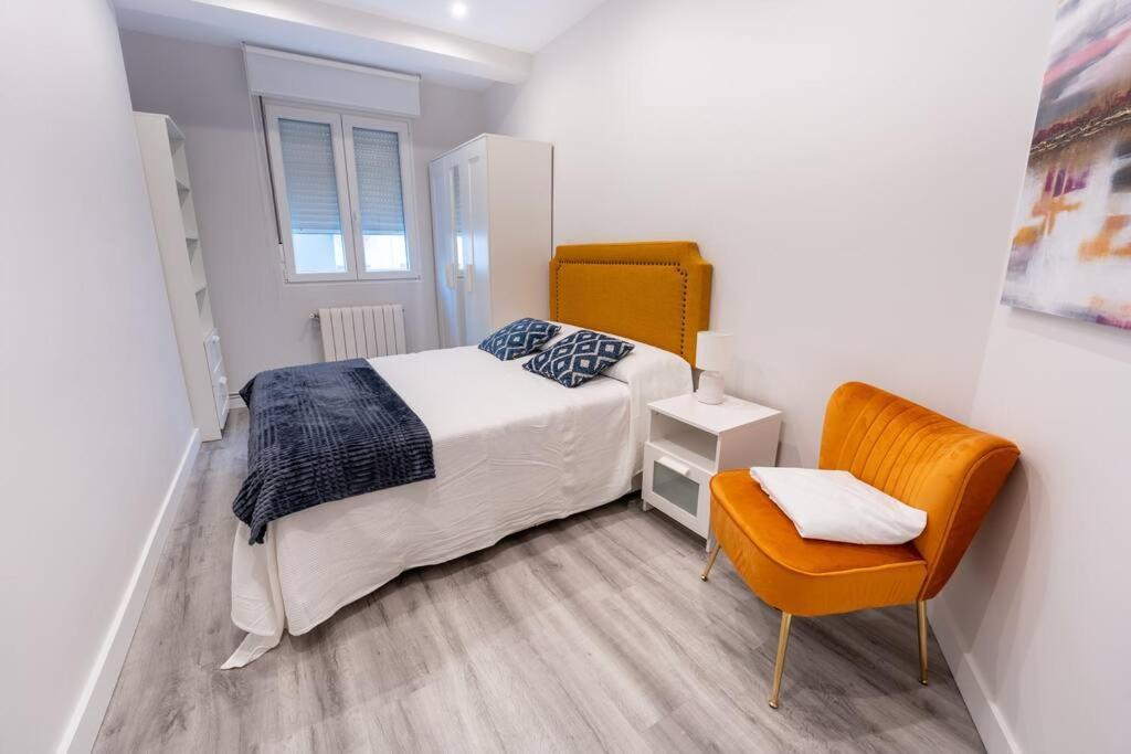 Valdecilla Center Apartment Сантандер Екстериор снимка