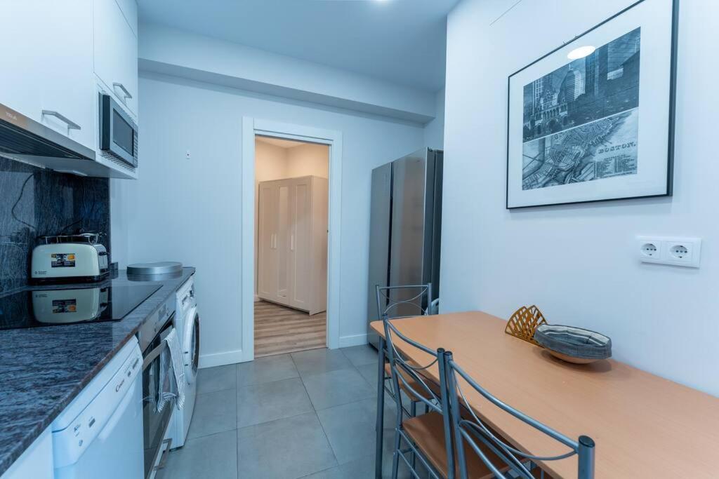 Valdecilla Center Apartment Сантандер Екстериор снимка