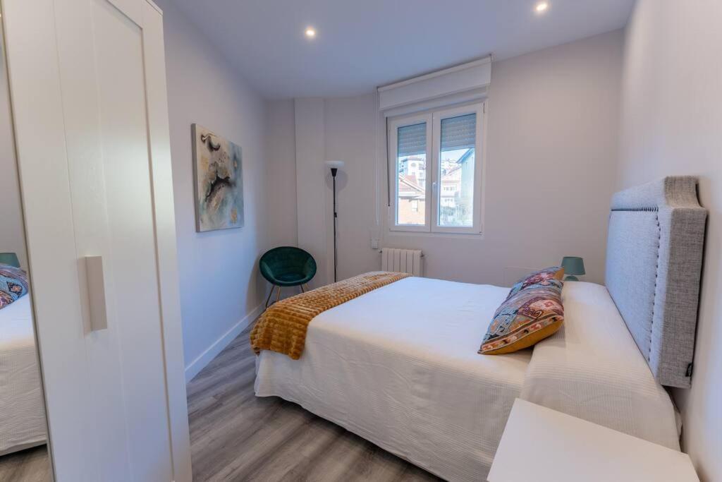 Valdecilla Center Apartment Сантандер Екстериор снимка
